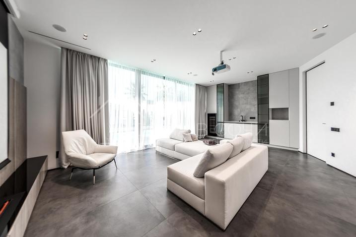 Эксклюзивная Хайтек Вилла по индивидуальному проекту №32