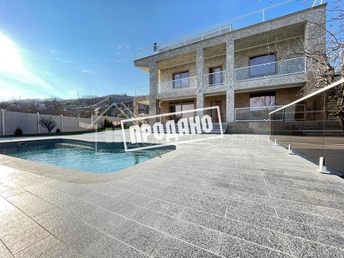 Умный дом с бассейном на Ереванской №5