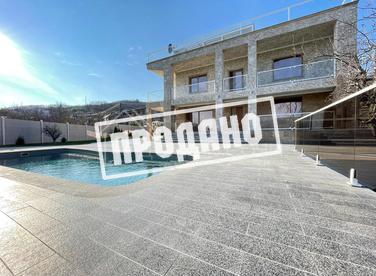 Умный дом с бассейном на Ереванской №5