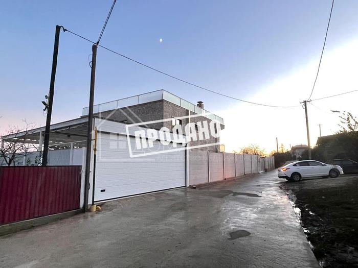 Умный дом с бассейном на Ереванской №10