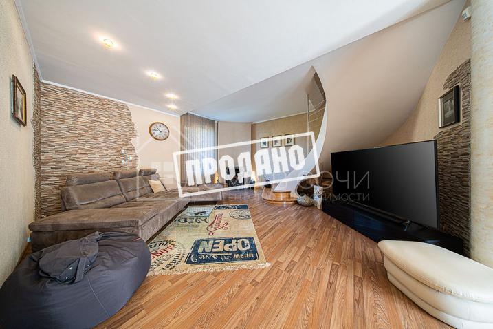 Два больших современных дома на общем участке №6