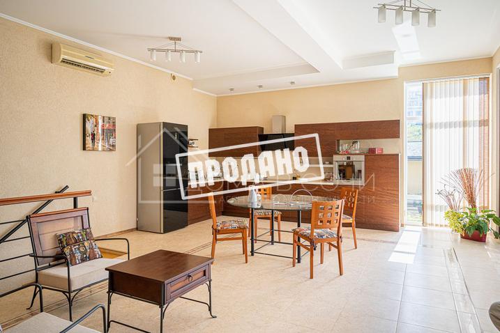 Два больших современных дома на общем участке №8