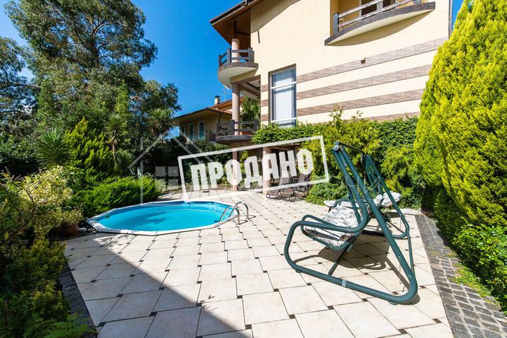 Два больших современных дома на общем участке №36