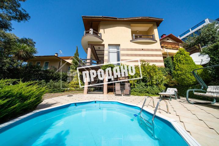 Два больших современных дома на общем участке №37