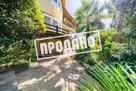 Два больших современных дома на общем участке