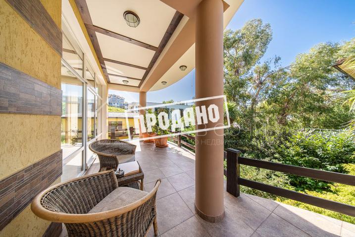 Два больших современных дома на общем участке №25