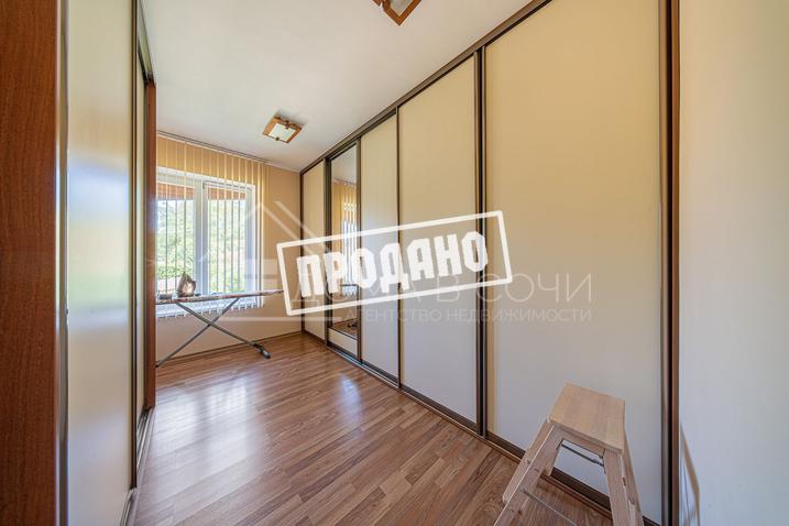 Два больших современных дома на общем участке №19