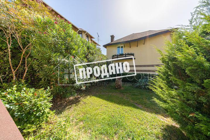 Два больших современных дома на общем участке №28