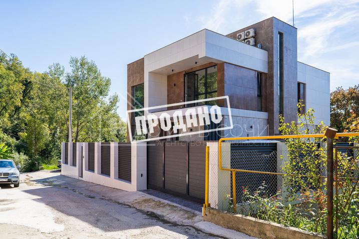 Мацеста дом с видом на зелёные шапки гор №3