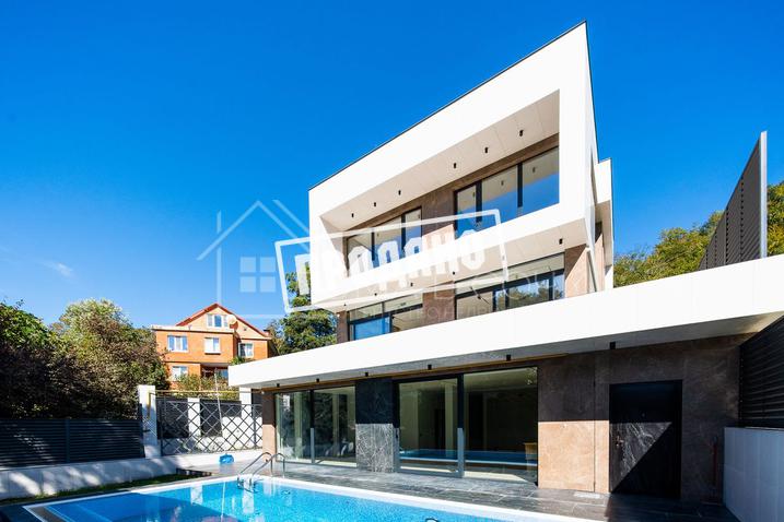 Мацеста дом с видом на зелёные шапки гор №2