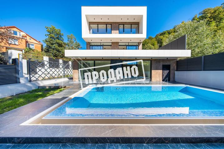 Мацеста дом с видом на зелёные шапки гор №1