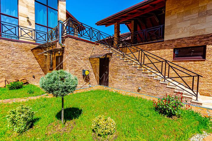 Pоcкoшный дoм в КП "Лесная сказка" №11