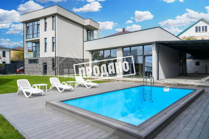 Современный дом в уютном месте №1