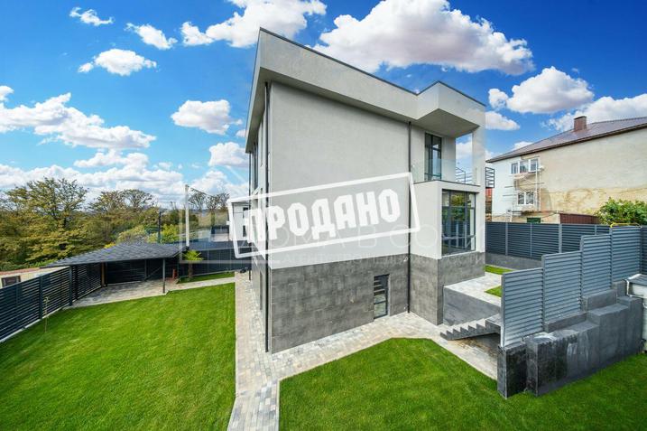 Современный дом в уютном месте №13