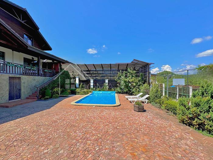 Шале с видом на горы №8