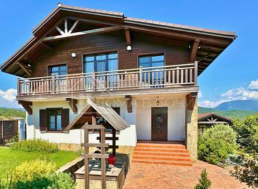 Шале с видом на горы №1
