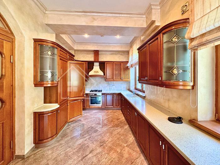 Особняк на большом участке №24