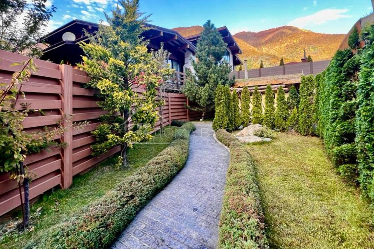 Комплекс из 3-х домов в стиле шале №24