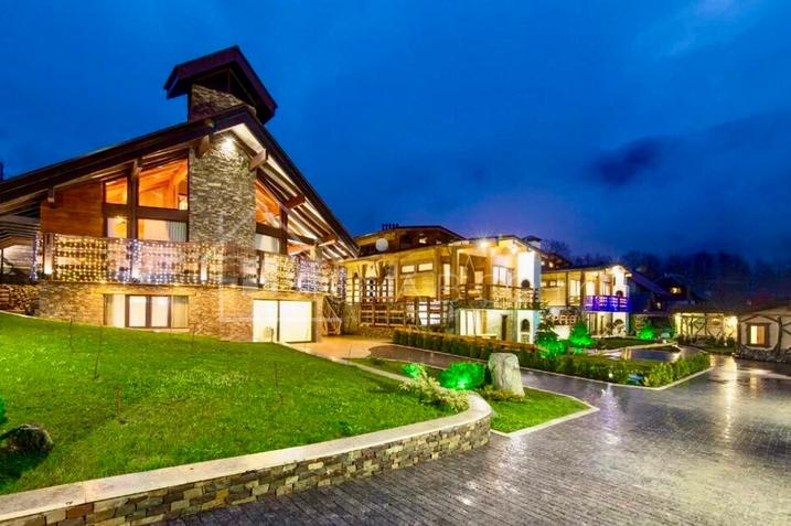 Комплекс из 3-х домов в стиле шале №1