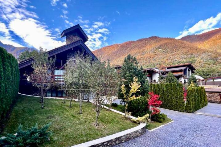 Комплекс из 3-х домов в стиле шале №3