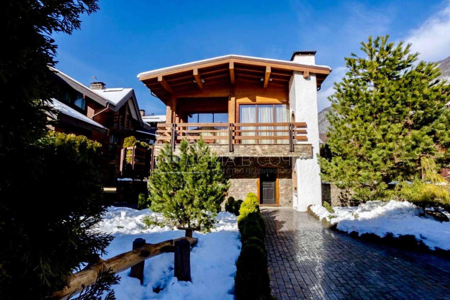 Комплекс из 3-х домов в стиле шале №56