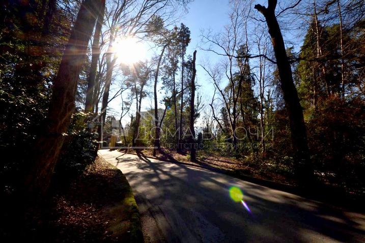 Дом с отделкой из дагестанского камня у санатория Орджоникидзе №2