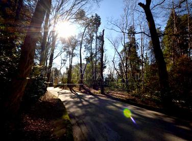 Дом с отделкой из дагестанского камня у санатория Орджоникидзе №2
