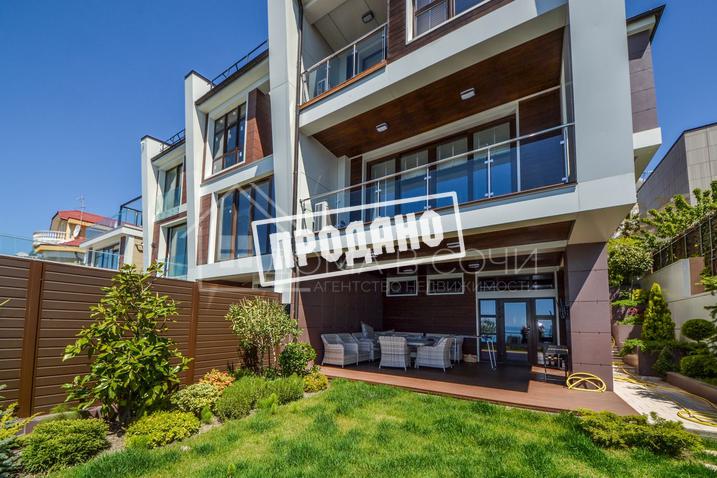 Дом сблокированного типа в стиле хайтек №1