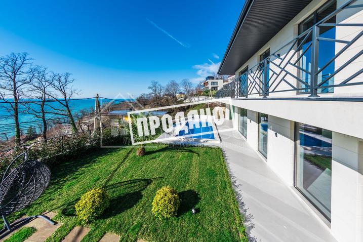 Коттедж с видом на море в стиле Райта №14