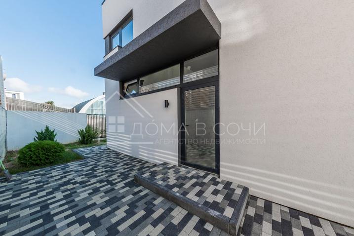 Современный особняк с бассейном №10