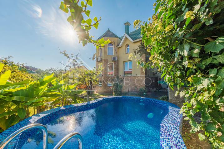 Красивый дом с парковой территорией №8