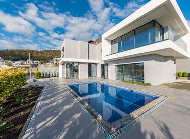 Архитектурный дом с видом на море №1