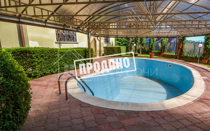 Дом в классическом стиле у санатория Золотой колосс №12