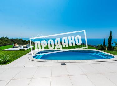 Белоснежный коттедж с видом на море №2