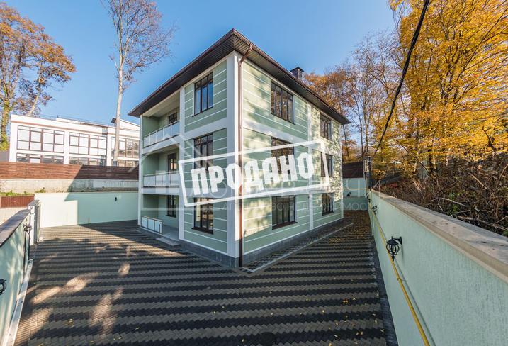 Современный коттедж с бассейном №9