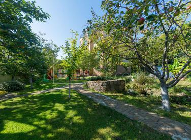 Красивый дом с парковой территорией №2