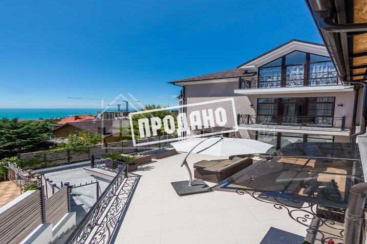 Современный дом с бассейном на Благодатной №24