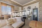 Красивый дом напротив парусного центра