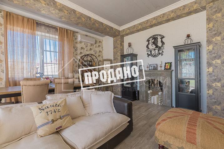 Красивый дом напротив парусного центра №9