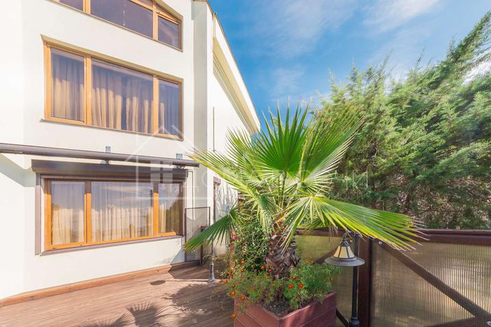 Вилла у моря напротив Парусного центра №22