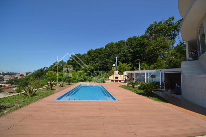 Современный дом с видом на море №7