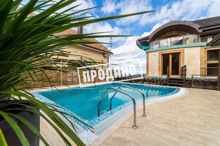 Новый коттедж с отделкой из молодого мрамора №3