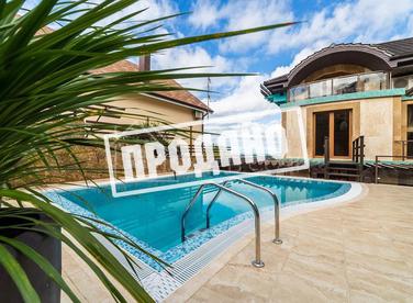 Новый коттедж с отделкой из молодого мрамора №3