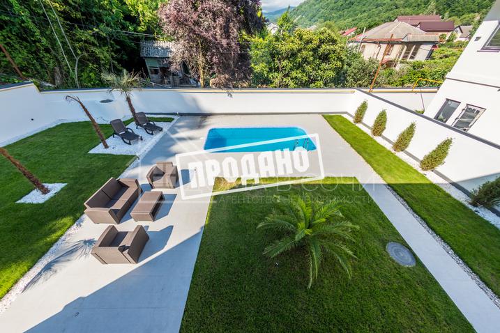 Дом с бассейном в центральном Районе №14