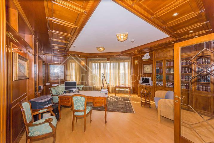 Вилла у моря напротив Парусного центра №46