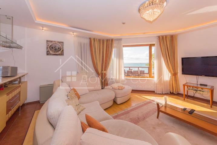 Вилла у моря напротив Парусного центра №35