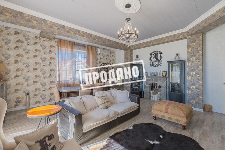 Красивый дом напротив парусного центра №7