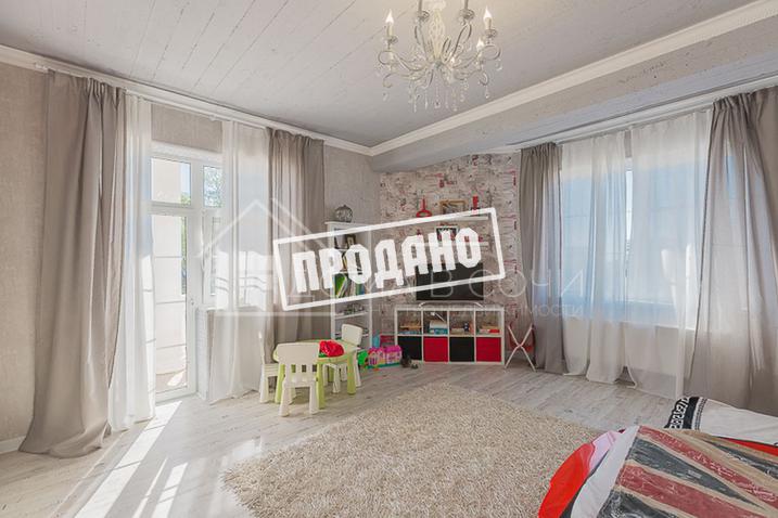 Красивый дом напротив парусного центра №29