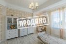 Красивый дом напротив парусного центра