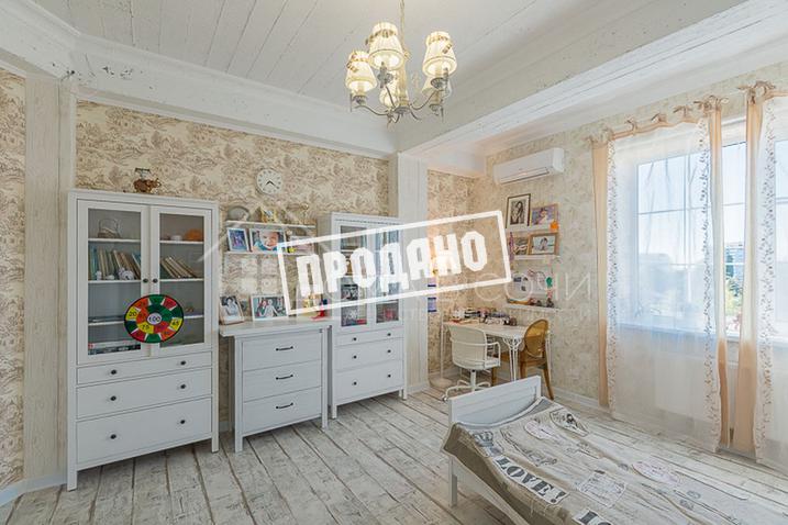 Красивый дом напротив парусного центра №26